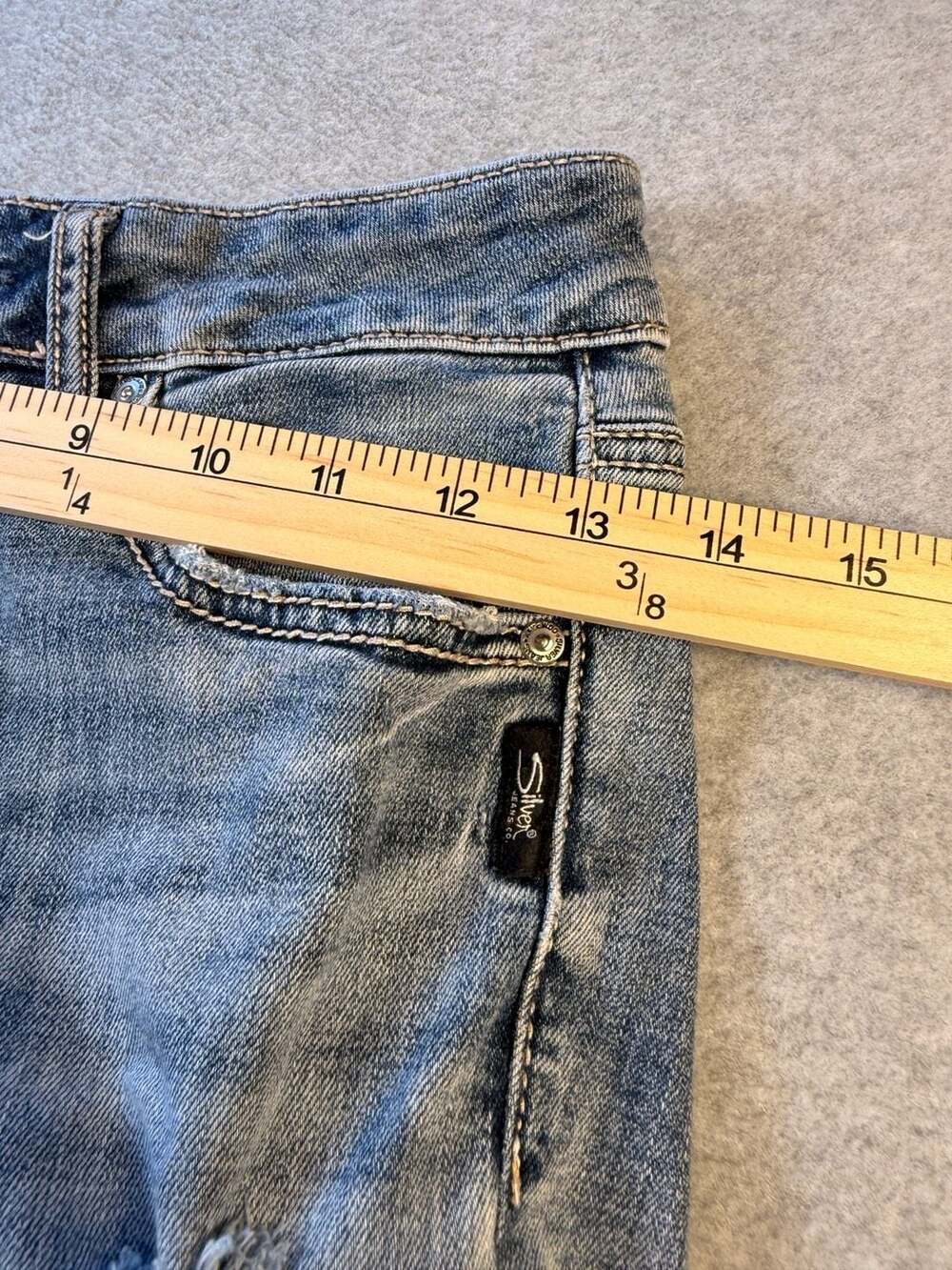 Silver Jeans Co. Suki Distressed Mid Rise Capri Blue Denim Jeans - Picture 4 of 9